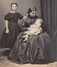 15 Victorian Era Photos: Post Mortem Photography Will Show How Creepy ...